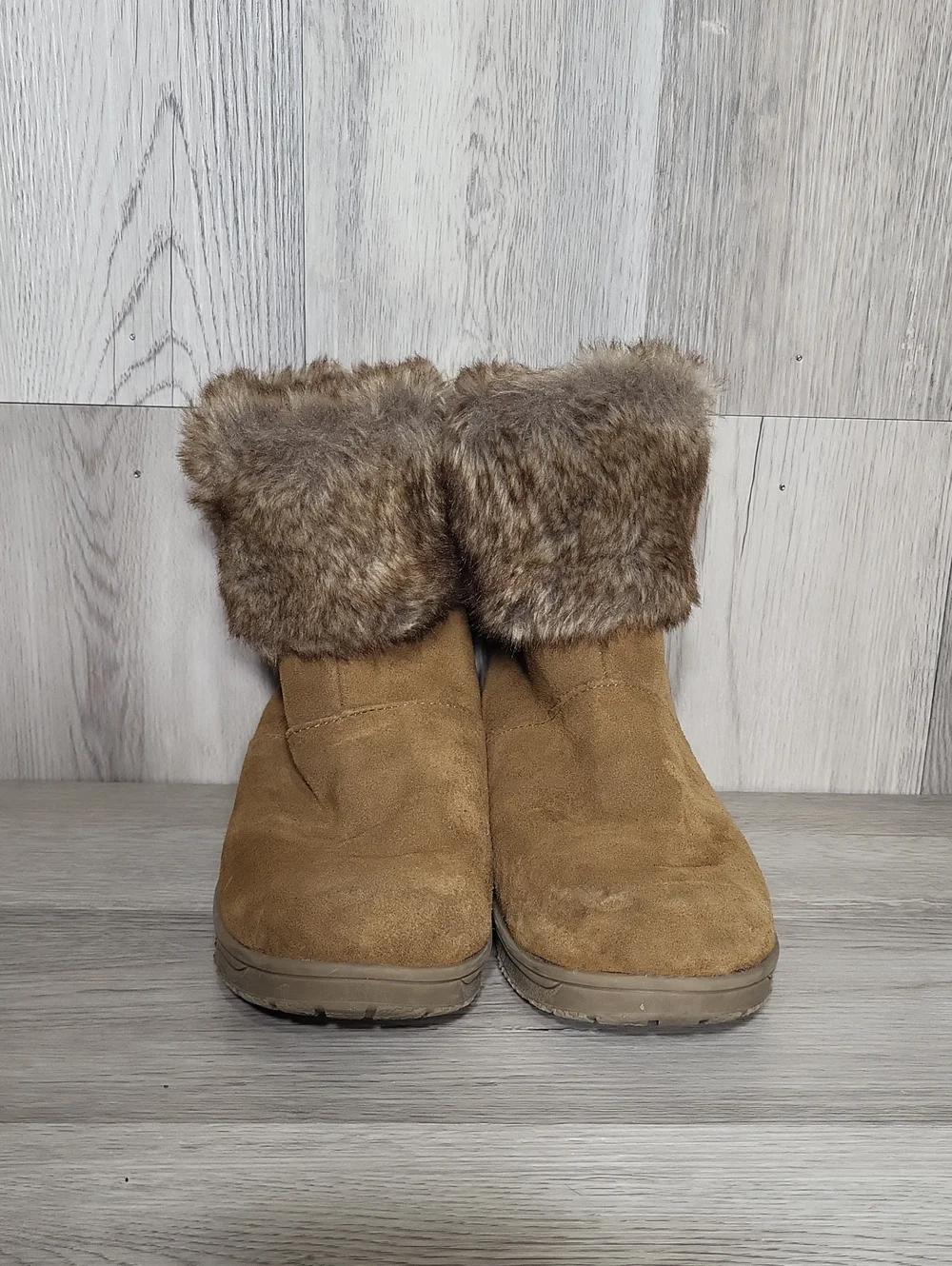 Minnetonka Womens 8 Tan Leather Ankle Boots Faux Fur Cuff Winter Cozy